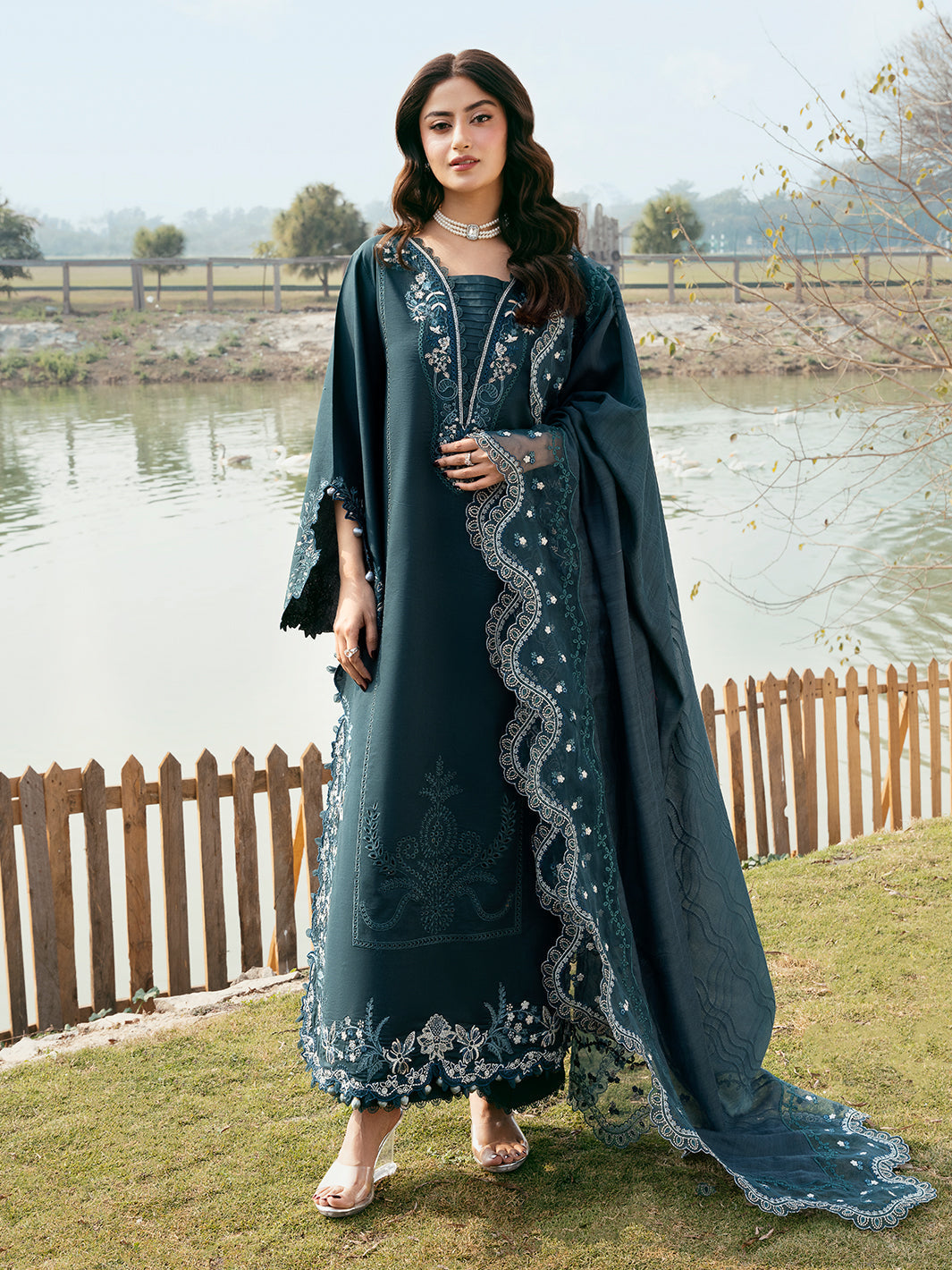 Embroidered Lawn 3 Piece Unstitched With Organza Embroidered Dupatta-5283
