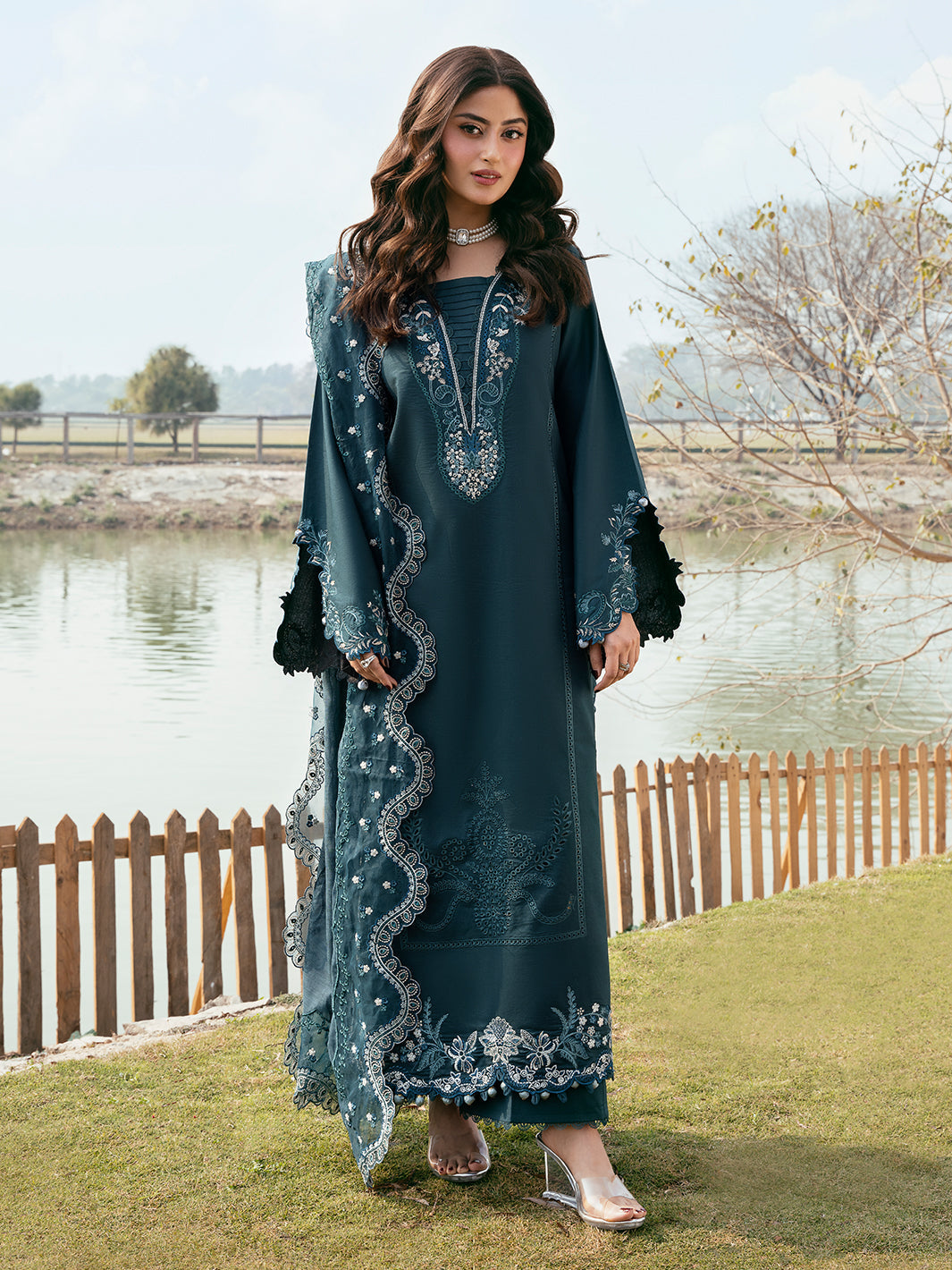Embroidered Lawn 3 Piece Unstitched With Organza Embroidered Dupatta-5283