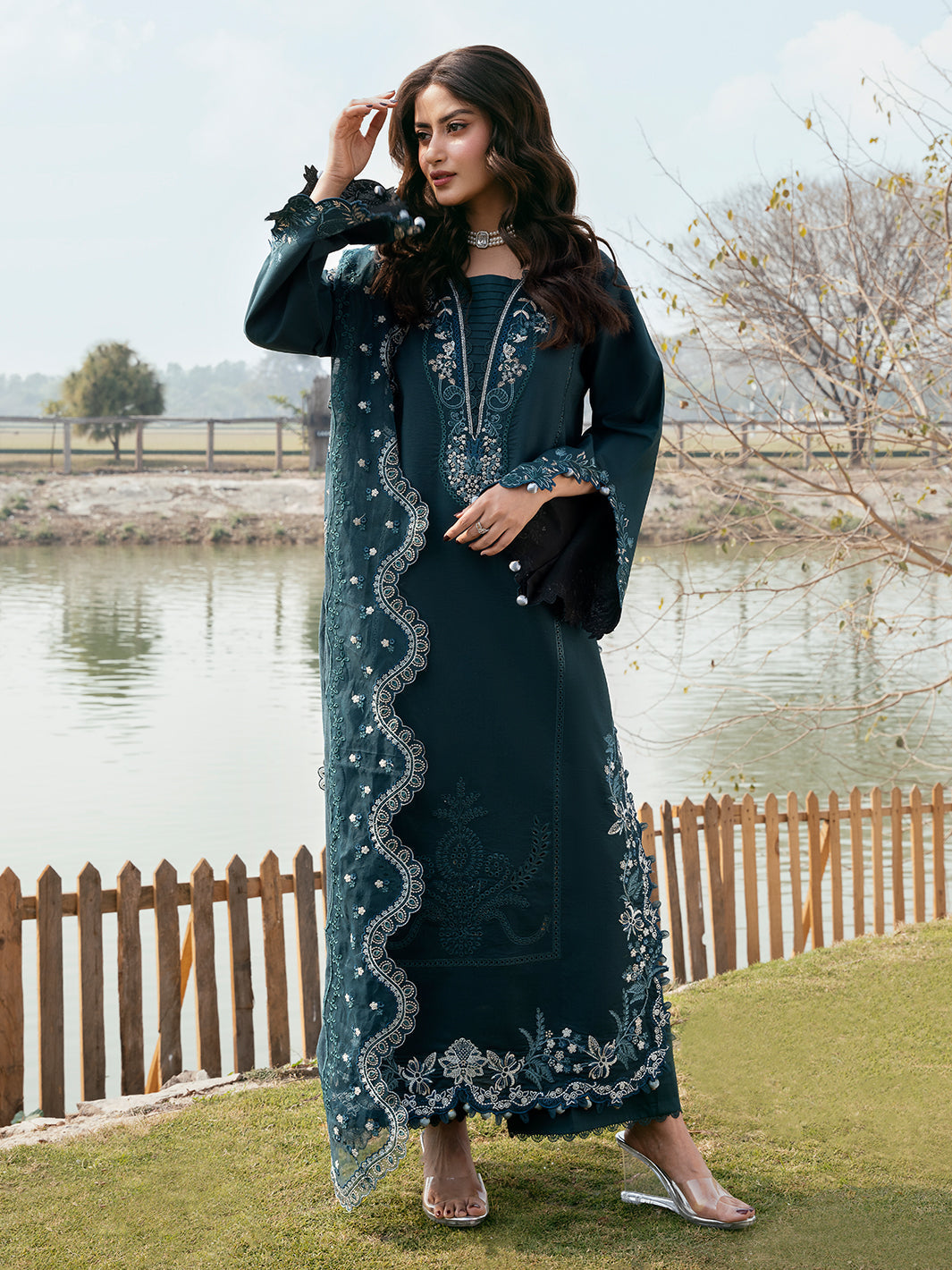 Embroidered Lawn 3 Piece Unstitched With Organza Embroidered Dupatta-5283