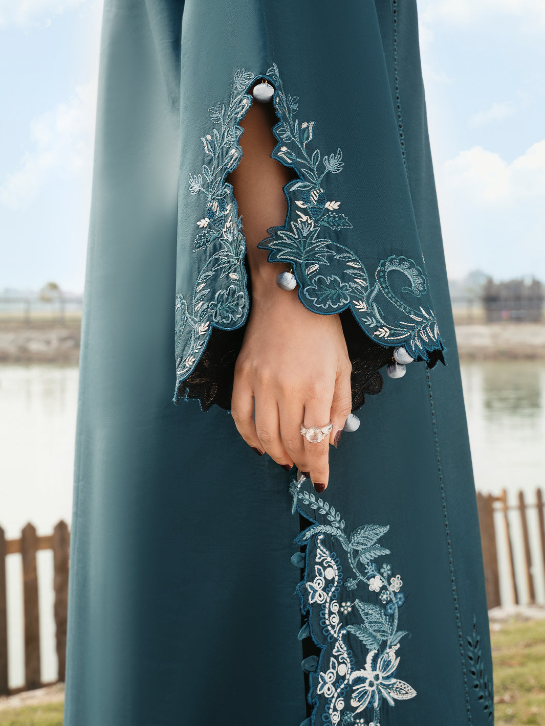 Embroidered Lawn 3 Piece Unstitched With Organza Embroidered Dupatta-5283