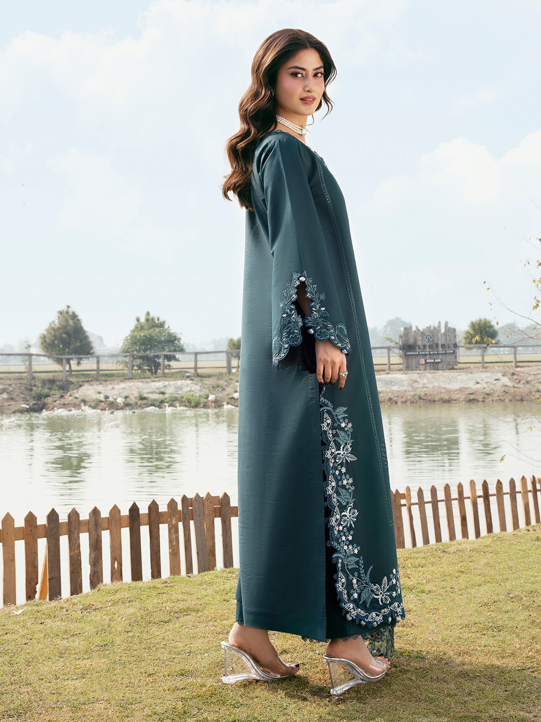 Embroidered Lawn 3 Piece Unstitched With Organza Embroidered Dupatta-5283