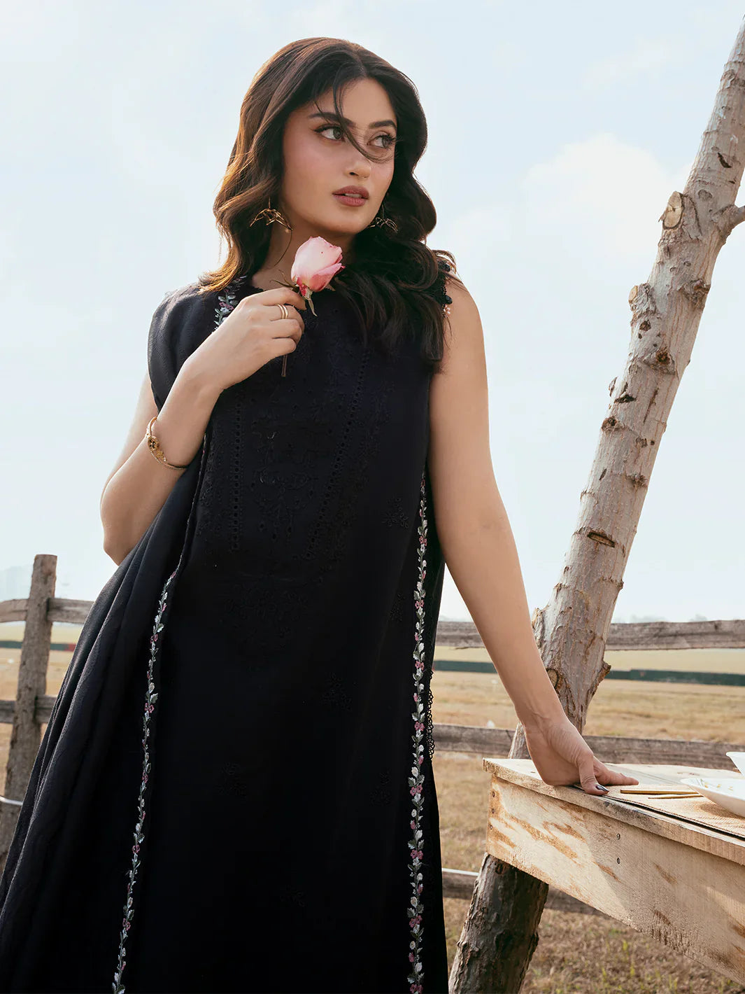 Embroidered Lawn 3 Piece Unstitched With Khadi Net Embroidered Dupatta-5280