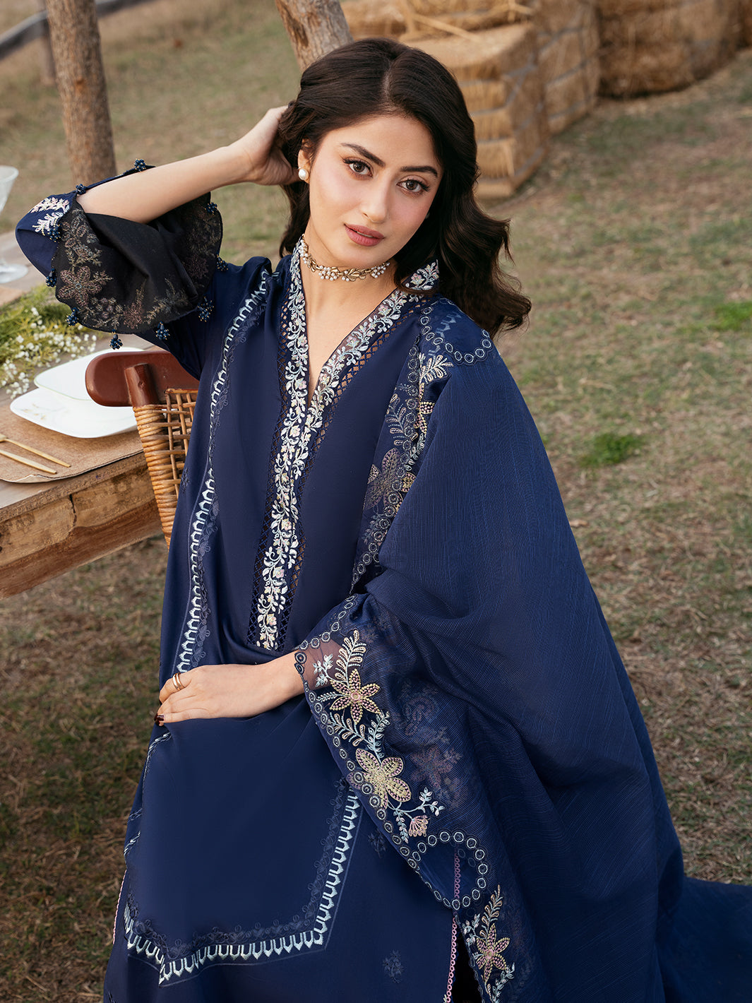 Embroidered Lawn 3 Piece Unstitched With Organza Embroidered Dupatta-5270