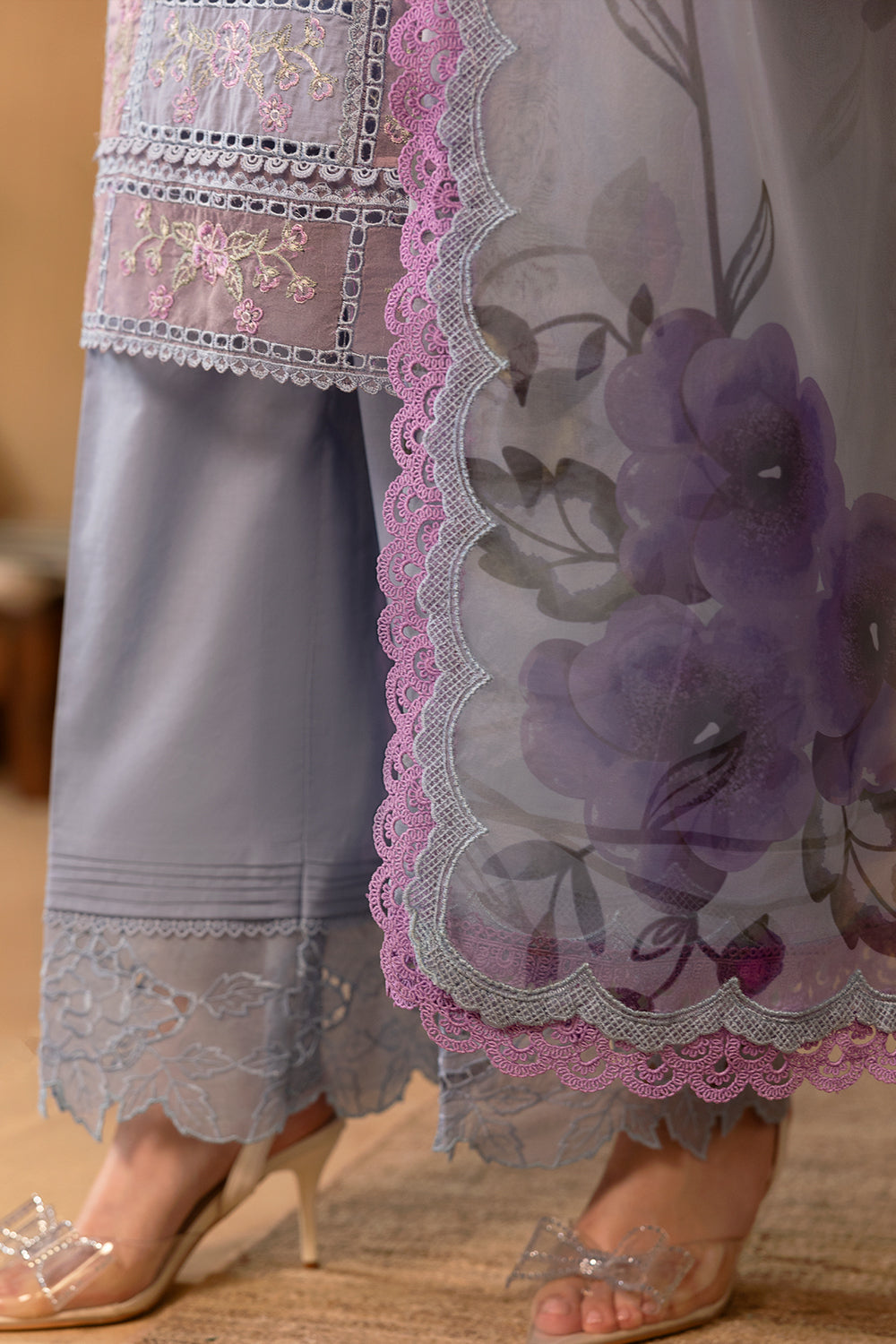 Embroidered Lawn 3 Piece Unstitched Shirt With Organza Printed Dupatta-5172