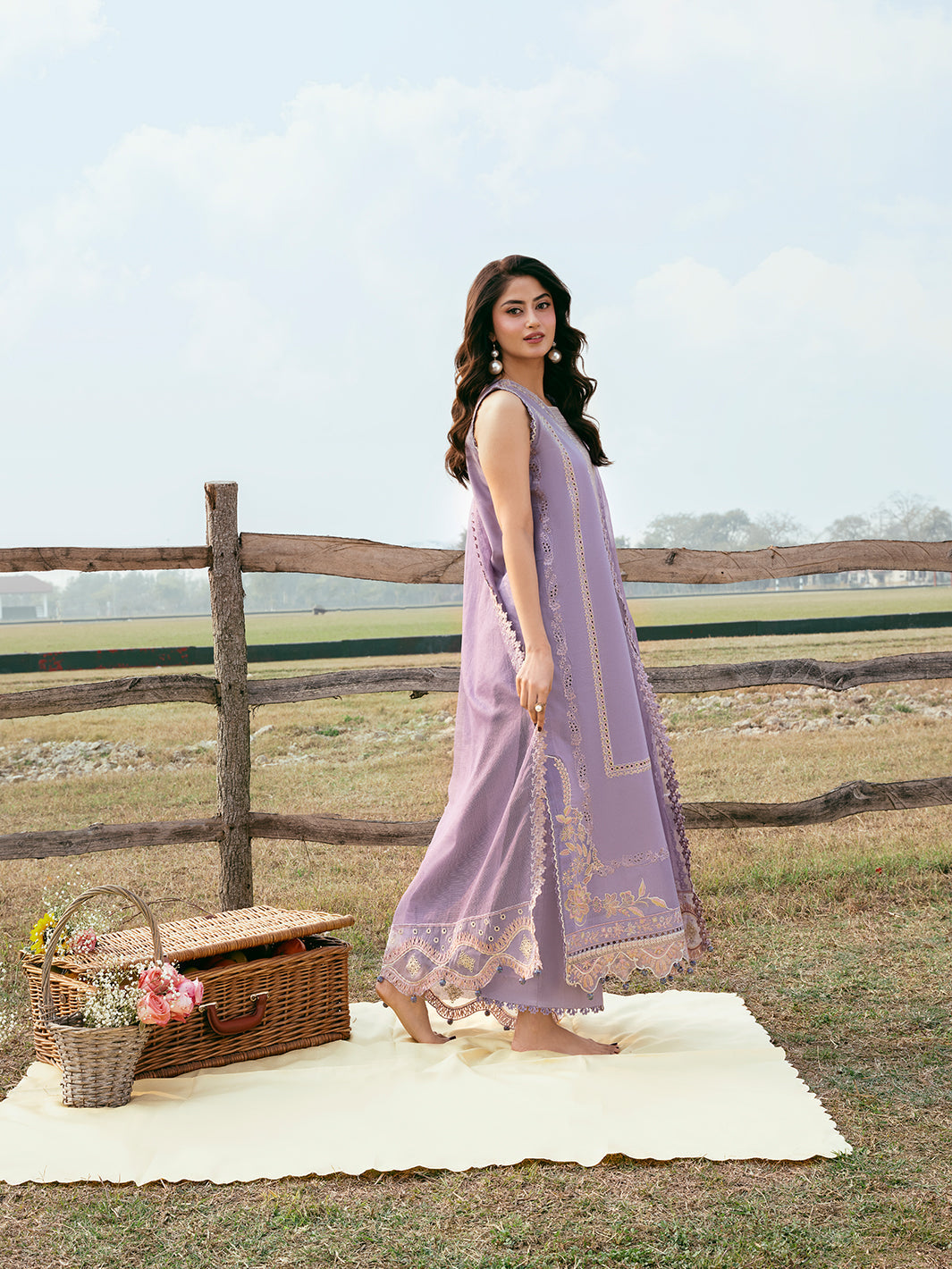 Embroidered Lawn 3 Piece Unstitched Shirt With Khadi Net Embroidered Dupatta-5285