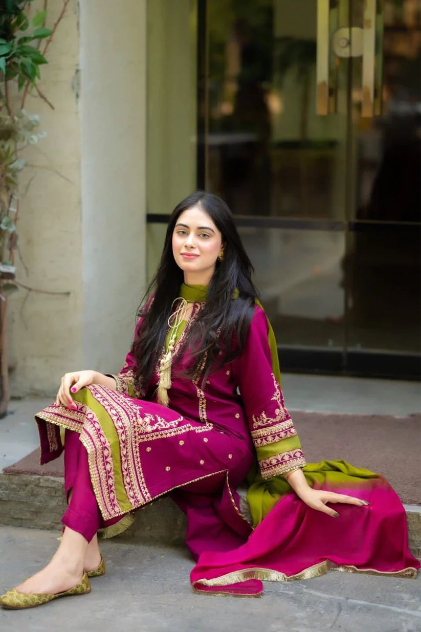 Embroidered Lawn 3 Piece Unstitched Shirt With Chiffon Dye N Dye Dupatta-5023