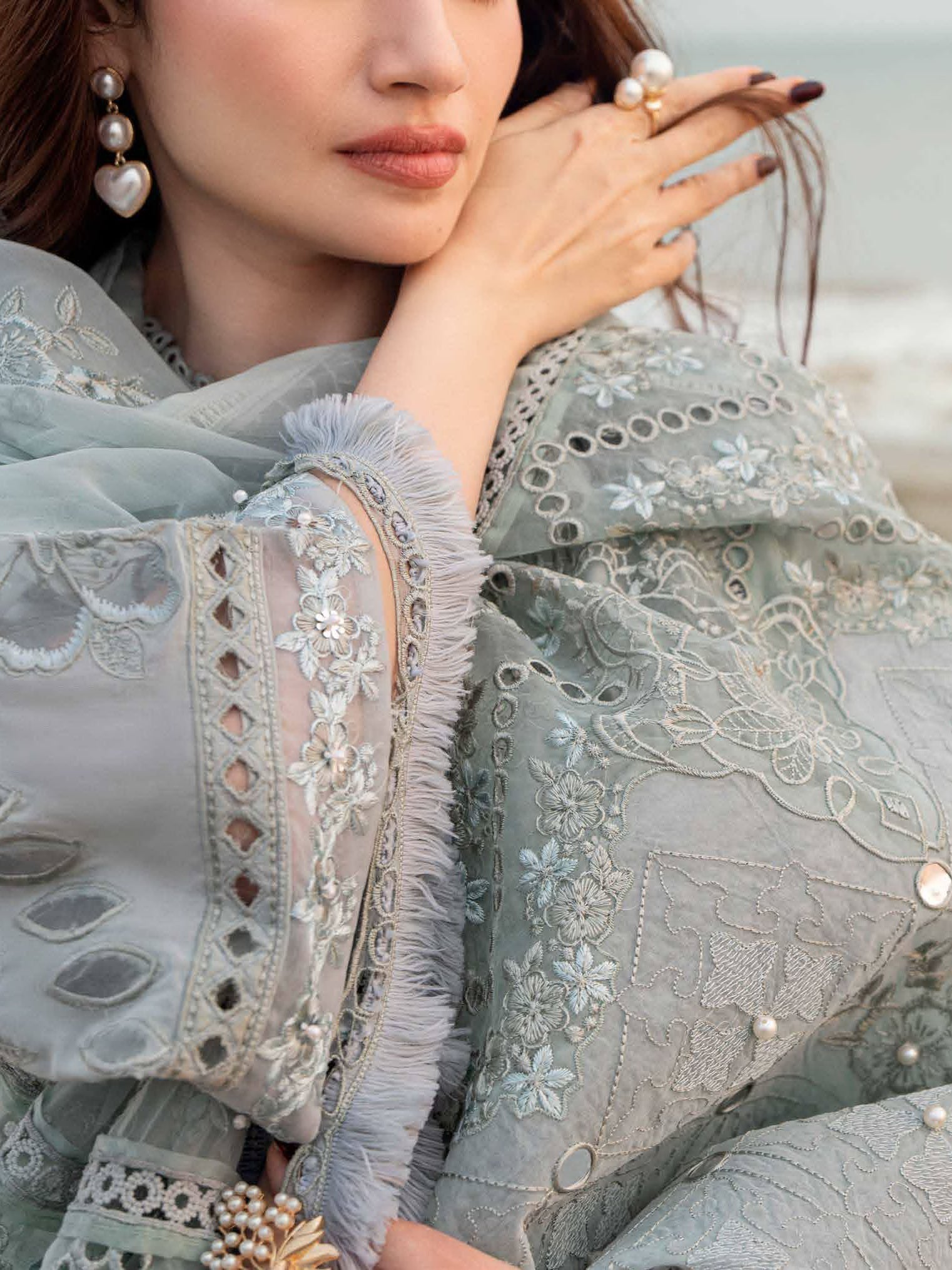 Embroidered Lawn 3 Piece Unstitched Shirt With Khadi Net Embroidered Dupatta-5401